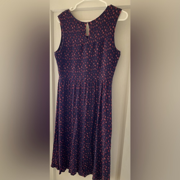 Comfortable, Light, Navy Blue & Red Floral Dress - Picture 5 of 9